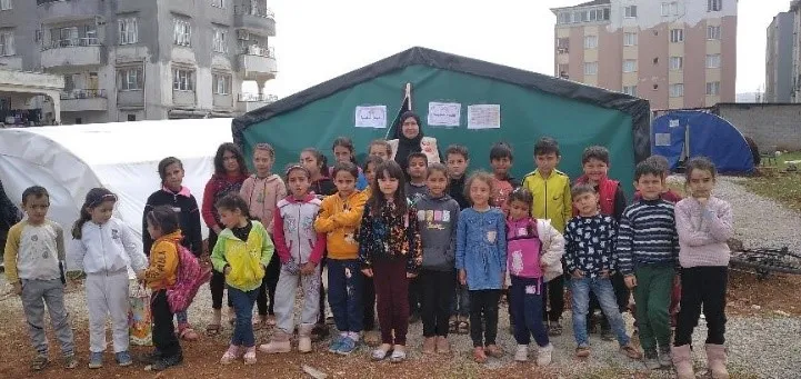 Türkiye'nin Güneyindeki Depremzedelere Psikolojik ve Eğitim Desteği Verilidi