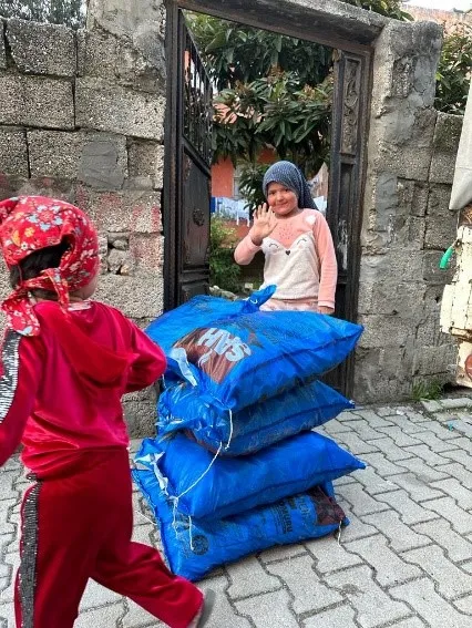 Türkiye'deki Suriyeli Göçmen Ailelere Kış Yardımları Dağıtıldı